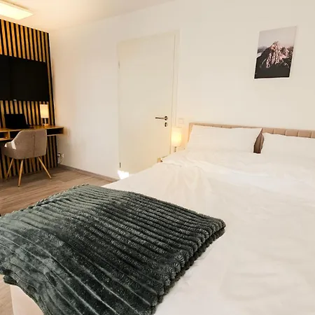 Gemuetliches In Seenaehe Mit Arbeitsplatz شقة لينداو