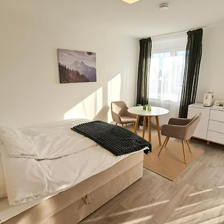 Gemuetliches In Seenaehe Mit Arbeitsplatz شقة