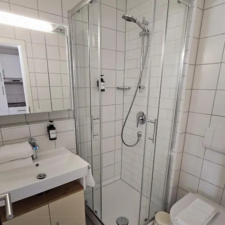 Gemuetliches In Seenaehe Mit Arbeitsplatz شقة لينداو